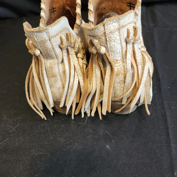 Circle G Distressed White and Tan Ankle Boots - Picture 3 of 4